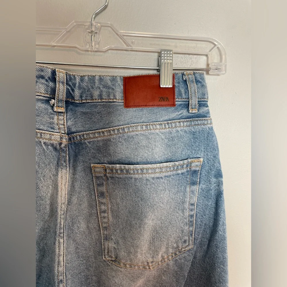 Zara High Rise Button Fly Distressed Straight Leg Mom Jeans Size 6 - Picture 3 of 4